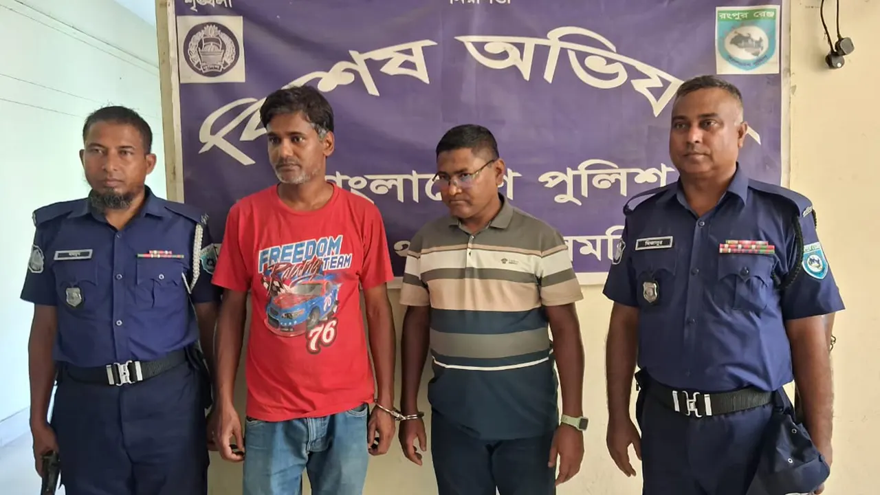 জমি দখল করতে এসে দুই ভুয়া মেজর আটক